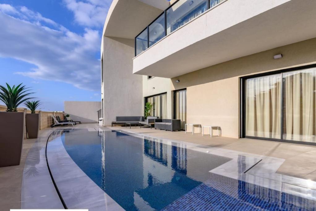 Top-class Luxury Bsamim With Full Sea View Heated Pool !!!!